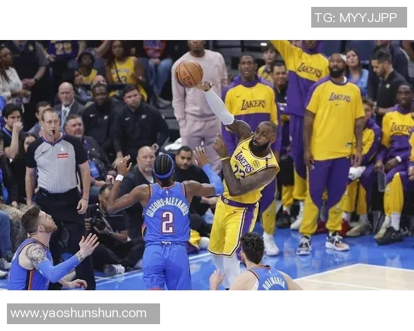 湖人对爵士比赛实时比分更新及精彩瞬间回顾