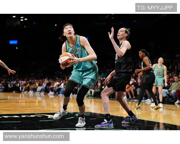 风暴与自由人精彩对决视频回顾赛场上的激情与策略碰撞 风暴与自由人精彩对决视频回顾赛场上的激情与策略碰撞