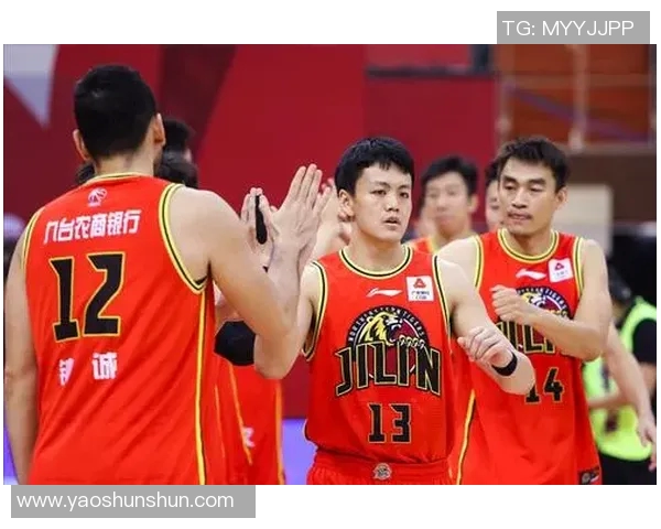 吉林队与四川外援的精彩对决引发球迷热议，谁能在赛场上胜出