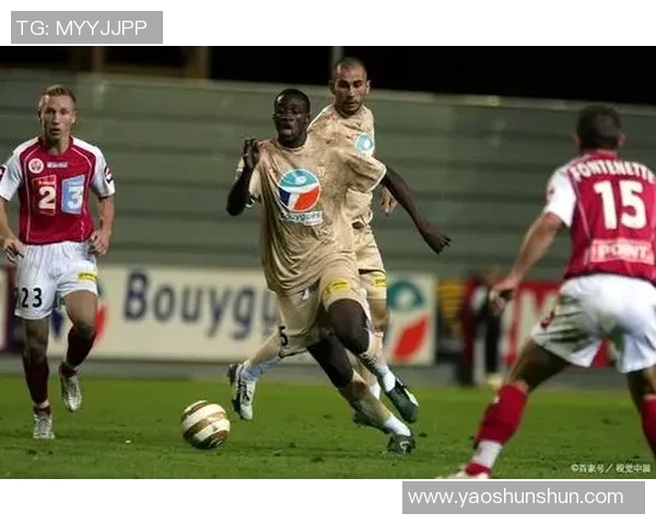 白色城堡与兰斯的激烈对决揭示足球战术与团队合作的精彩瞬间