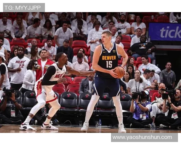 篮网与热火季后赛第三场激战回顾球星表现与战术分析全景呈现