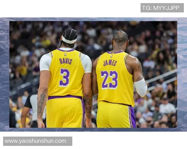 詹姆斯领衔NBA新赛季的挑战与机遇，如何再创辉煌成就传奇之路