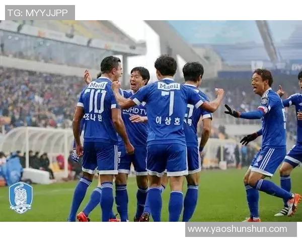 蔚山现代与尚城尚武的激烈对决展现足球魅力与战术智慧的巅峰较量 蔚山现代与尚城尚武的激烈对决展现足球魅力与战术智慧的巅峰较量