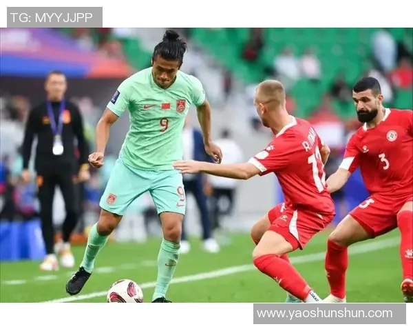 中国队与卡塔尔激战12强赛全力争胜展现足球激情与实力对决 中国队与卡塔尔激战12强赛全力争胜展现足球激情与实力对决