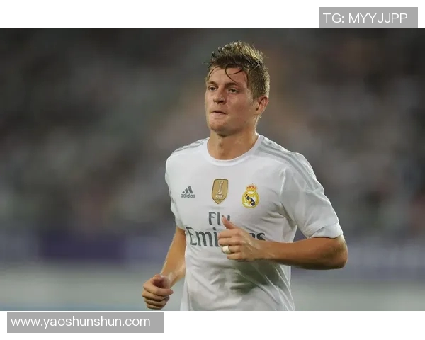 克罗斯在绿茵场上的传奇之路与未来展望：从天才少年到足球巨星的成长历程